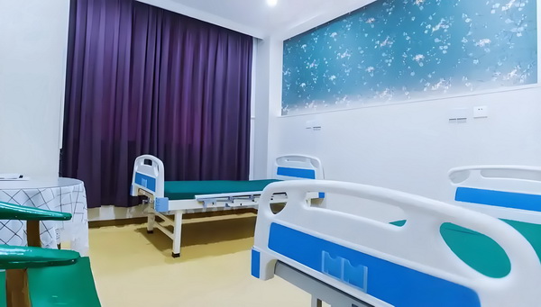 不会唱歌却开演唱会，58岁的郑伊健消费情怀？